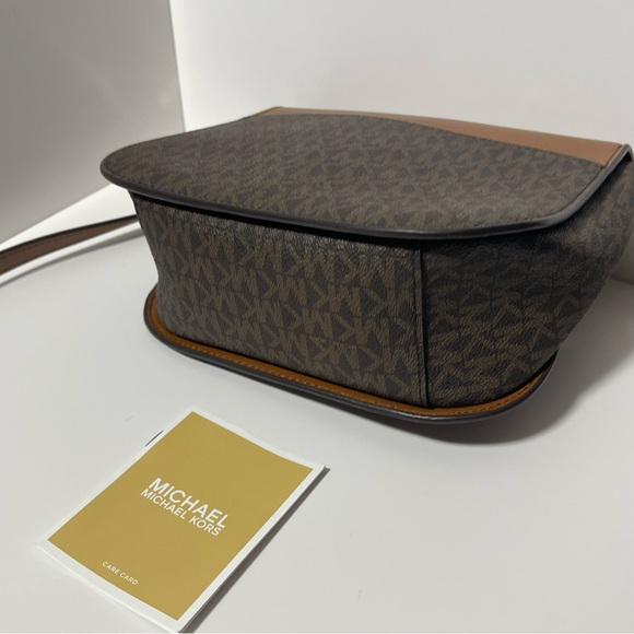 Michael Kors Emilia Saddle Flap Mk Signature Brown Small Monogram Leather - Picture 6 of 11